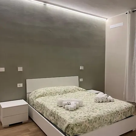 Lägenhet Carducci House Asti